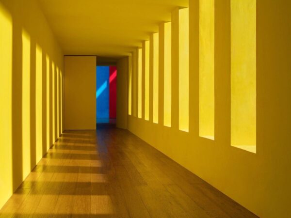بازی با رنگ و سایه در معماری داخلی