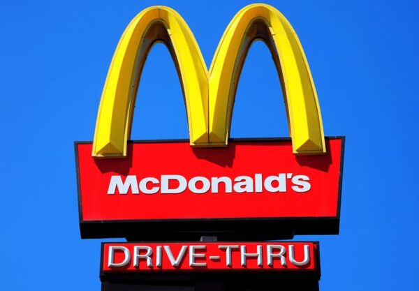 تاثیر رنگ زرد و قرمز در لوگو تبلیغاتی مک دونالد