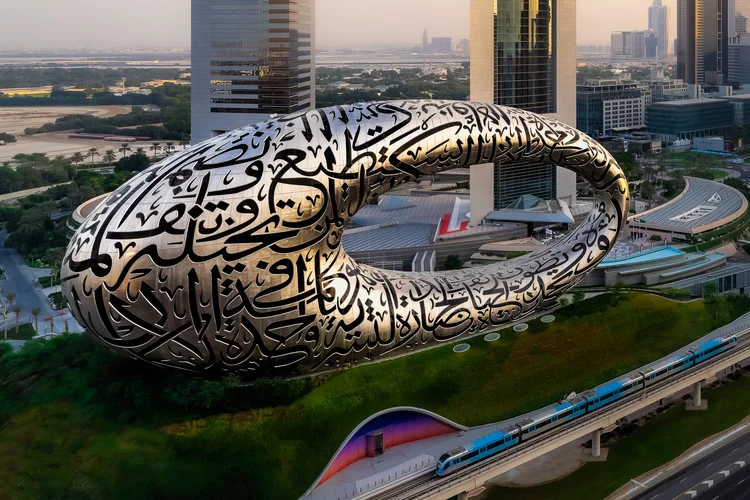 موزه آینده دبی: جایی که فردا از امروز آغاز میشود 🚀✨ 1 (Museum of The Future Dubai