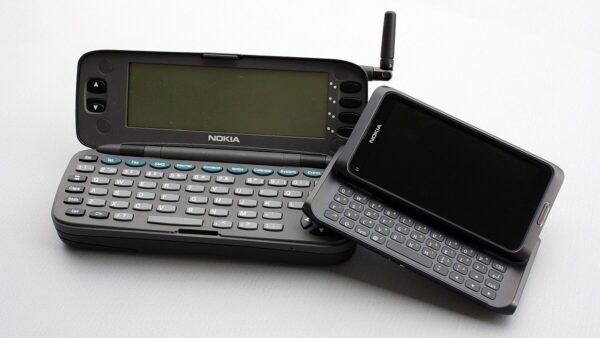 نوکیا: پادشاه رابط کاربری سختافزاری و آیکنهای جیبی 1 محصولات نوکیا Nokia 9000 Communicator E7 دیزاین کلاب: باشگاه پرورش محصول طراحی صنعتی