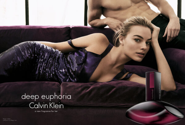 تبیلغات عطر Calvin با حضور مارگارت رابی لباس