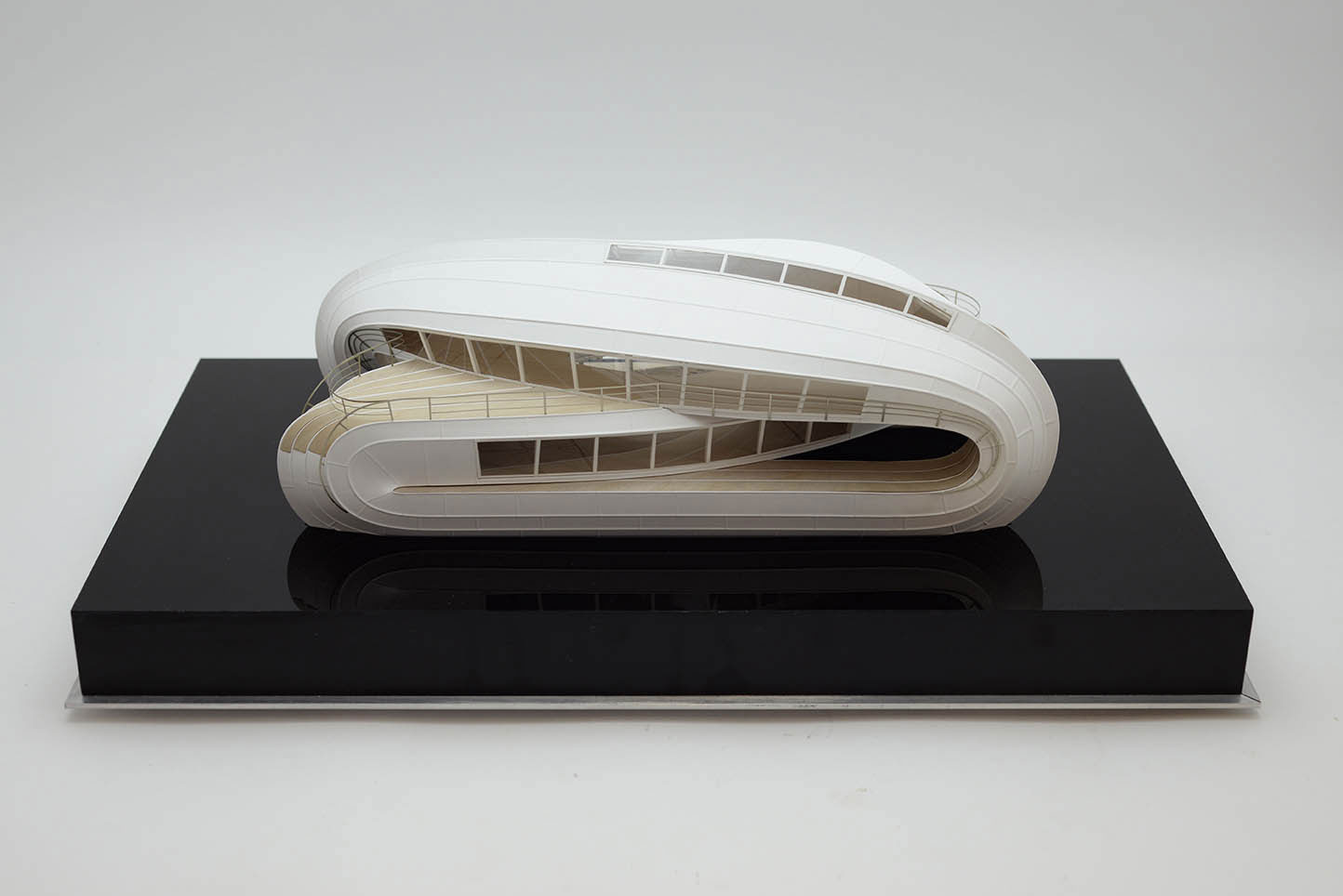 توماس هدرویک: طراح با هویت چندرشتهای | Thomas Heatherwick 16 heatherwick Boat 7769Boat – Nantes France 2 دیزاین کلاب: باشگاه پرورش محصول طراحی خودرو