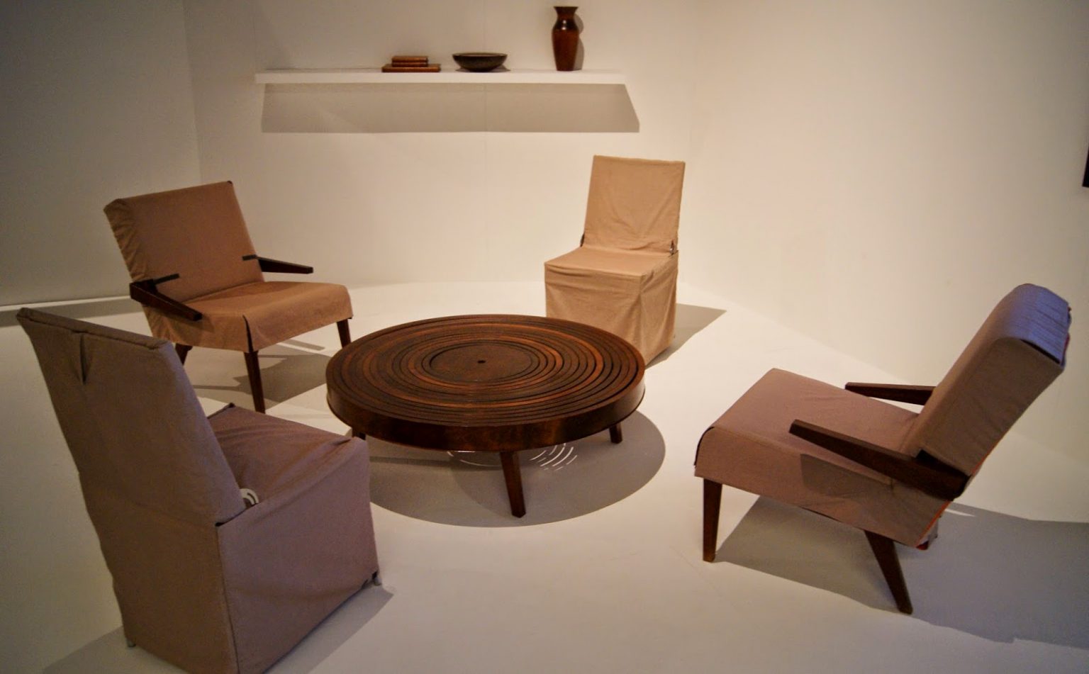 حسین شالایان: طراح مُد و سبک زندگی | Hussein chalayan 2 چالایان طراح مد دیزاین کلاب: باشگاه پرورش محصول پوشاک