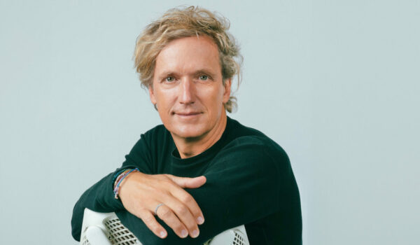 ایو بهار Yves Behar دیزاین کلاب