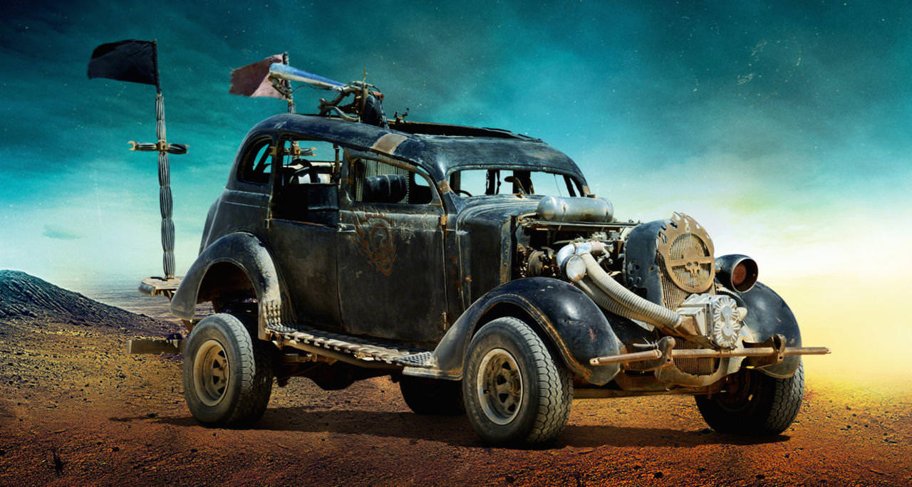 نگاهی به طراحی خودروها و وسایل نقلیه عجیب فیلم Mad Max 8 The Dodge
اتومبیل «داج» مثل سگهای نگهبان آشغالدونیها میماند که وحشیانه حمله میکند. ماشینی که دارای اگزوز شخصیسازیشدهی خفنی است که از آن آتش خارج میشود.