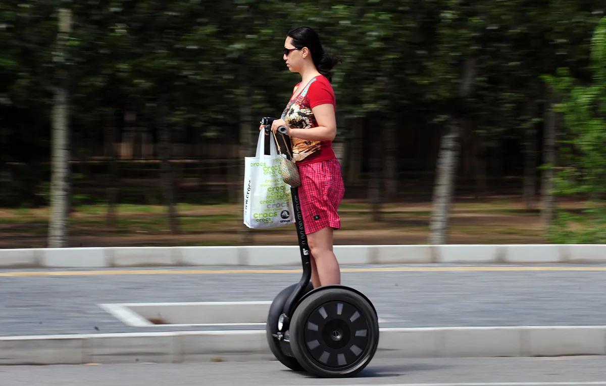 سیگوی 🛴: انقلاب در حملونقل شخصی | Segway 1 بررسی کامل Segway انقلاب در حملونقل شخصی