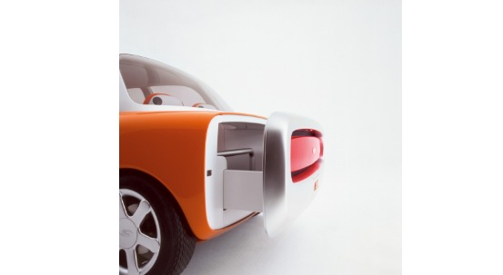 مارک نیوسون: طراح محصول چندمنظوره | Marc Newson 8 خودرو مارک نیوسون طراح آیندهگرا با فرمهای سیال Marc Newson 4 دیزاین کلاب: باشگاه پرورش محصول طراحی محصول
