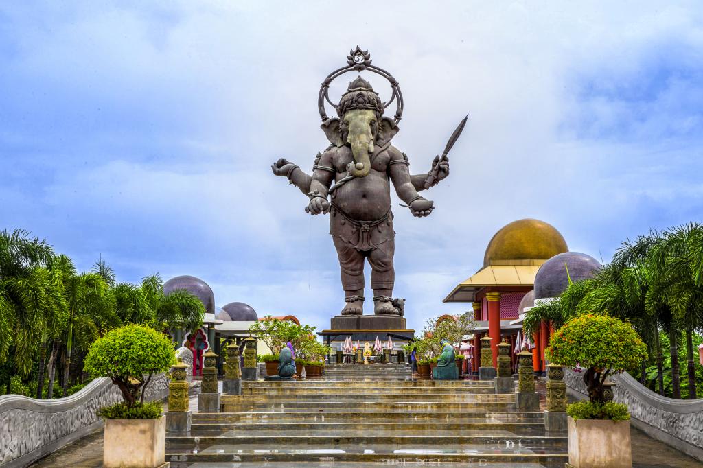 نمادشناسی معروفترین مجسمههای جهان 6 گانشا، ایزد هندو Ganesha Statue دیزاین کلاب: باشگاه پرورش محصول هویت بصری