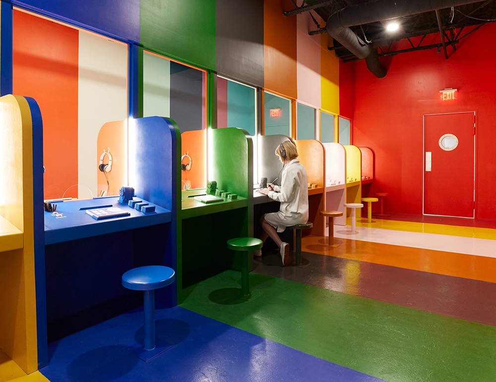 Color Factory: تجربهای غوطهور در دنیای رنگها 2 Color Factory – تجربهای غوطهور در دنیای رنگها 🎨✨ دیزاین کلاب: باشگاه پرورش محصول بینشی برای نوآوریها