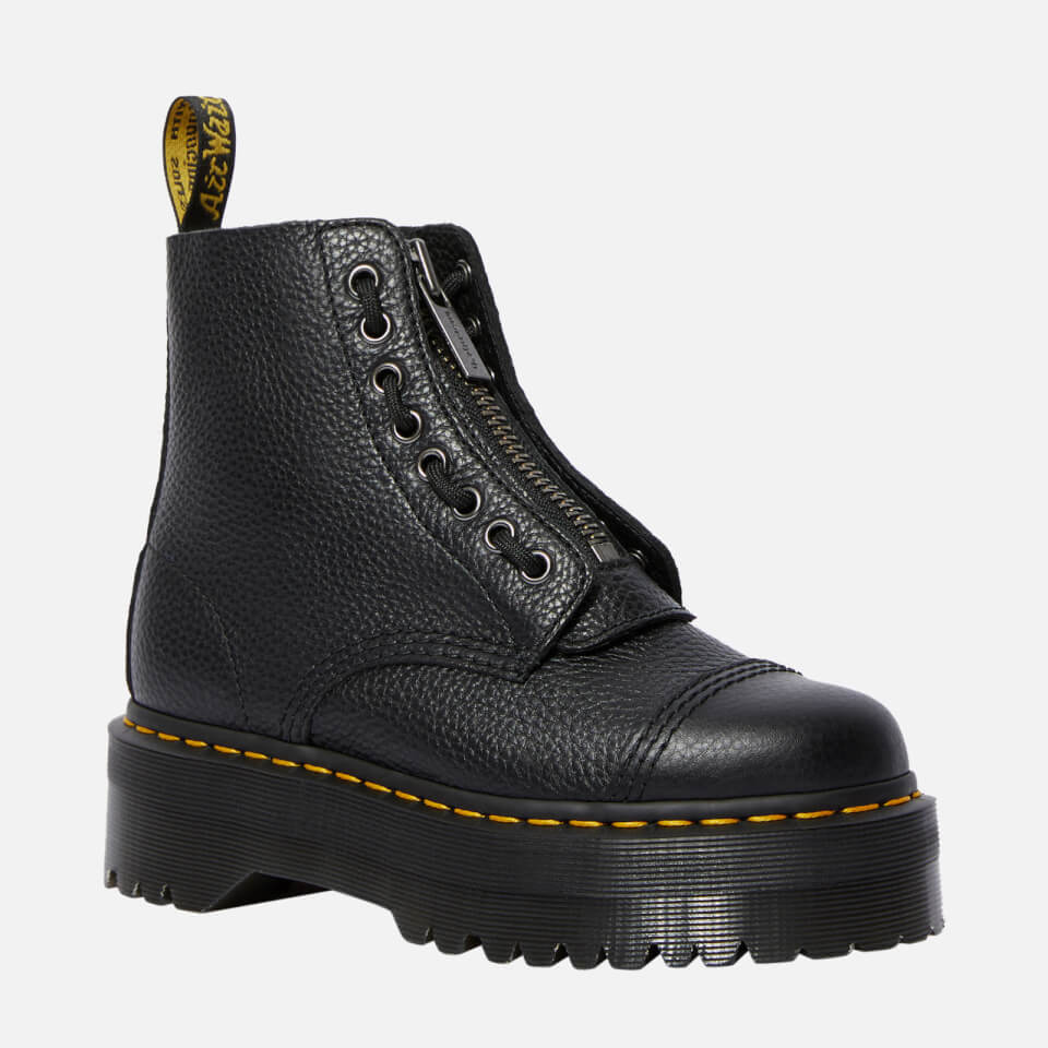کفشهای دکتر مارتین 🥾 (Dr. Martens): از اتاق ارتوپد تا بوتچرمی 3 دکتر مارتین 🥾 Dr. Martens از اتاق ارتوپد تا بوتچرمی 2 دیزاین کلاب: باشگاه پرورش محصول طراحی کفش