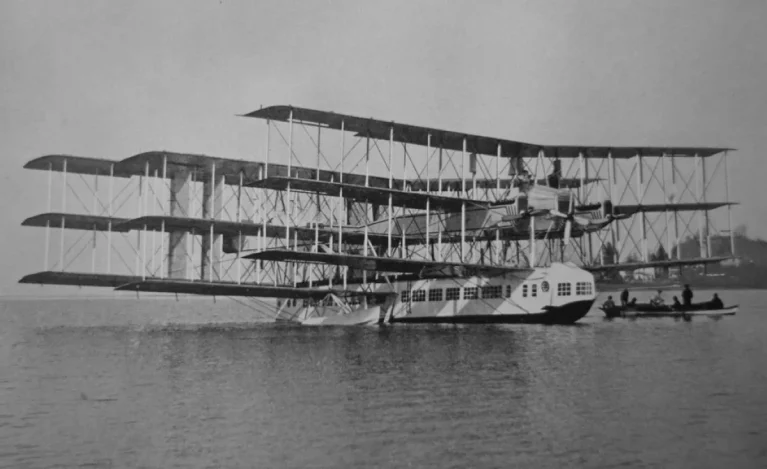 Caproni Ca.60 Transaereo: کشتی پرنده با 9 بال، در دهه20🛩️ 2 Caproni Ca.60 Transaereo پرندهی سهبدنهای با نه بال شکست بزرگ، خیال بیمرز🛩️ دیزاین کلاب: باشگاه پرورش محصول وسایل نقلیه