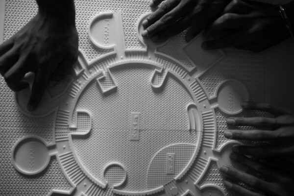 👁️‍🗨️ طراحی برای تاریکی معماریِ قابل لمس برای نابینایان👁️‍🗨️ Designing for the Dark Tactile Architecture for the Blind باشگاه پرورش محصول 👁️‍🗨️ طراحی برای تاریکی: معماریِ قابل لمس برای نابینایی